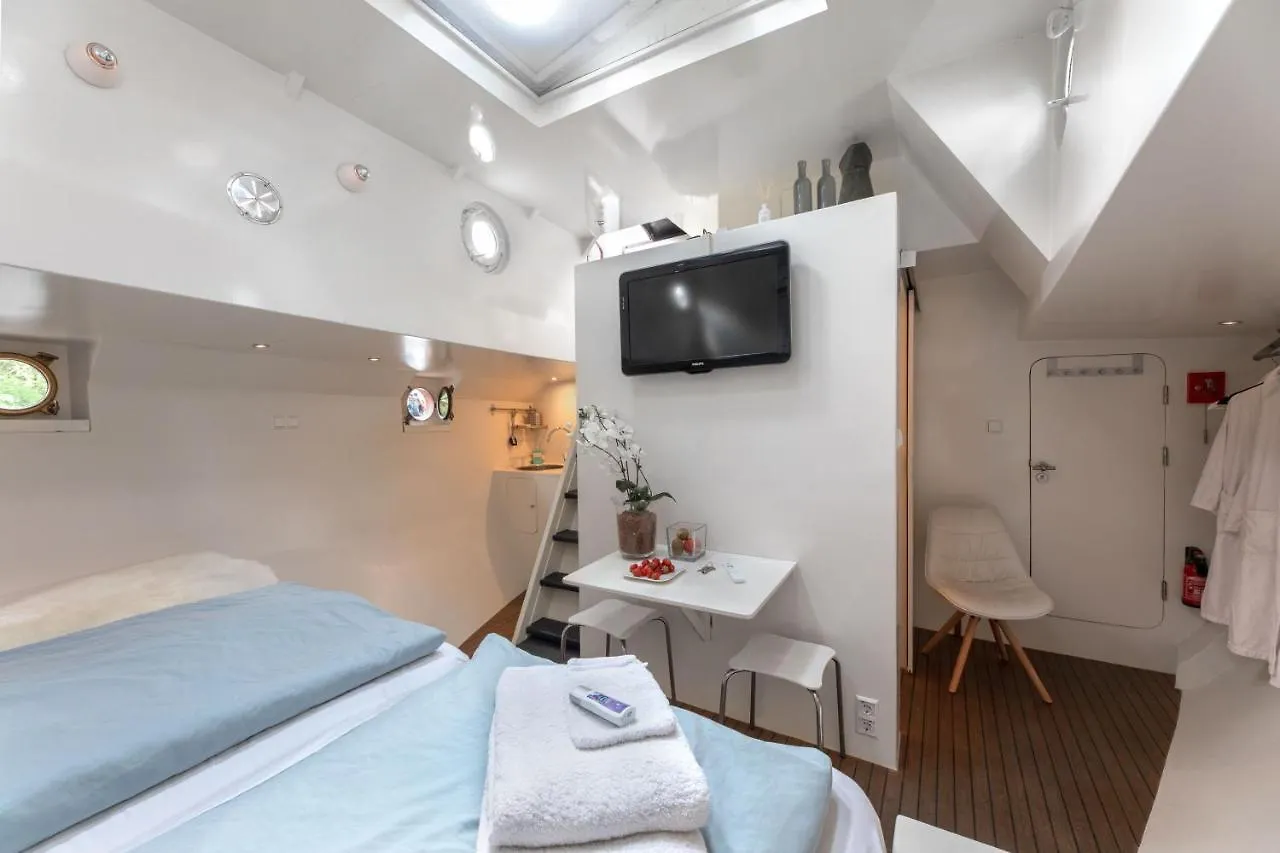 Bed and Breakfast Houseboat Volle Maan Амстердам 0*,